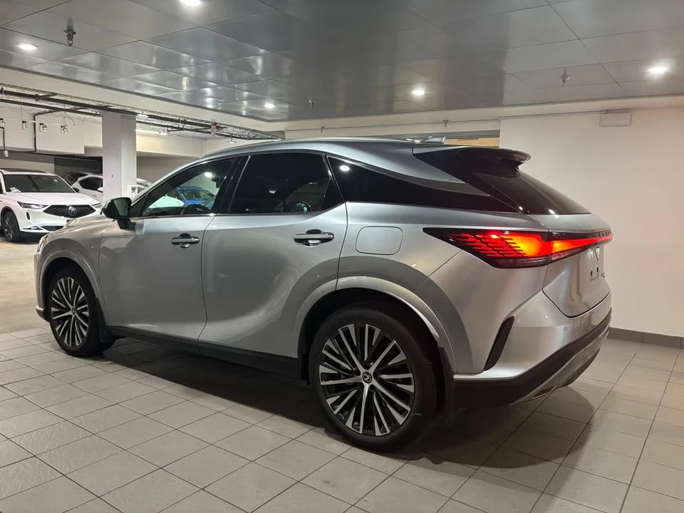 2023 Lexus RX 5th Gen - Image 4 of 6