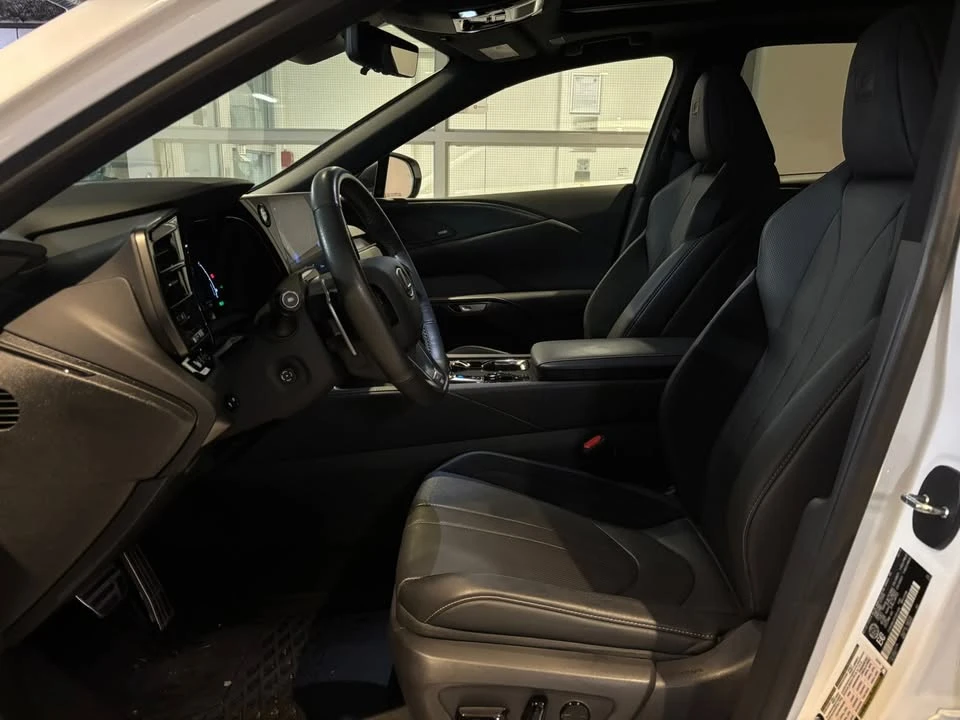 2023 Lexus RX 5th Gen - Image 8 of 9