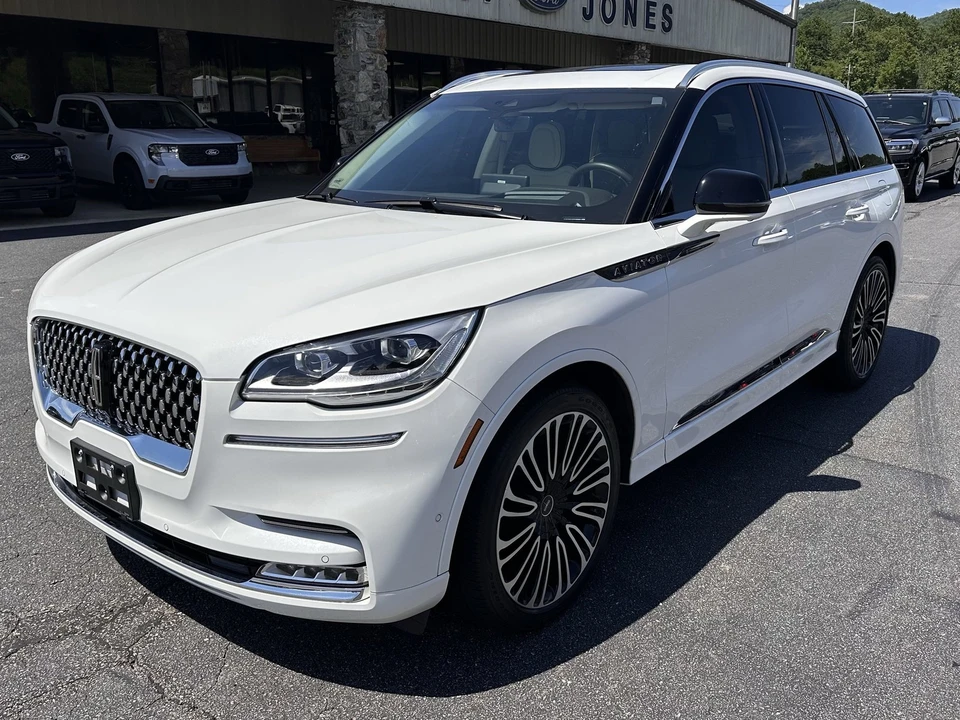 2023 Lincoln Aviator 2nd Gen - Image 2 of 12