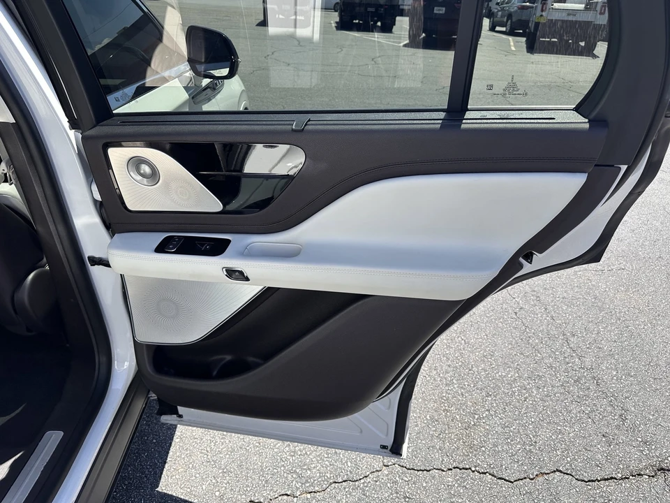 2023 Lincoln Aviator 2nd Gen - Image 16 of 21