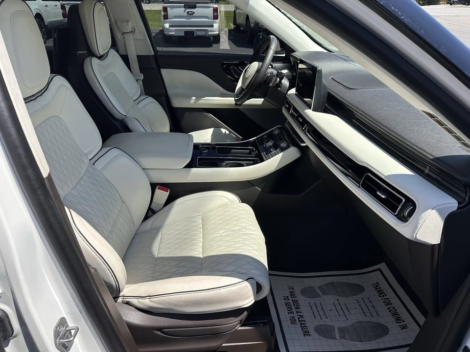 2023 Lincoln Aviator 2nd Gen - Image 15 of 21