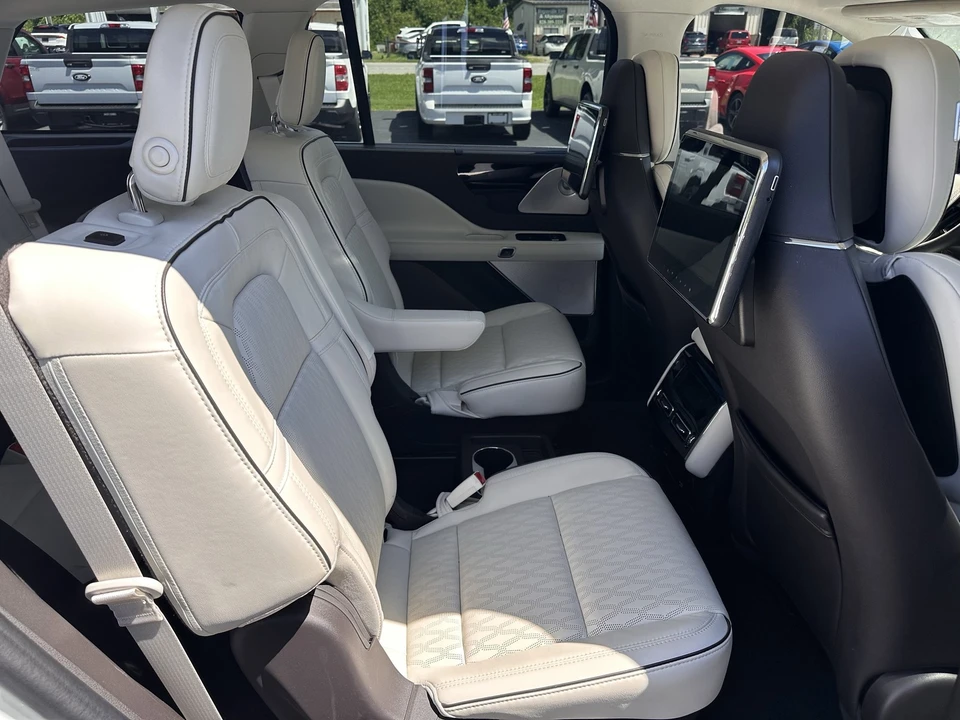 2023 Lincoln Aviator 2nd Gen - Image 17 of 21