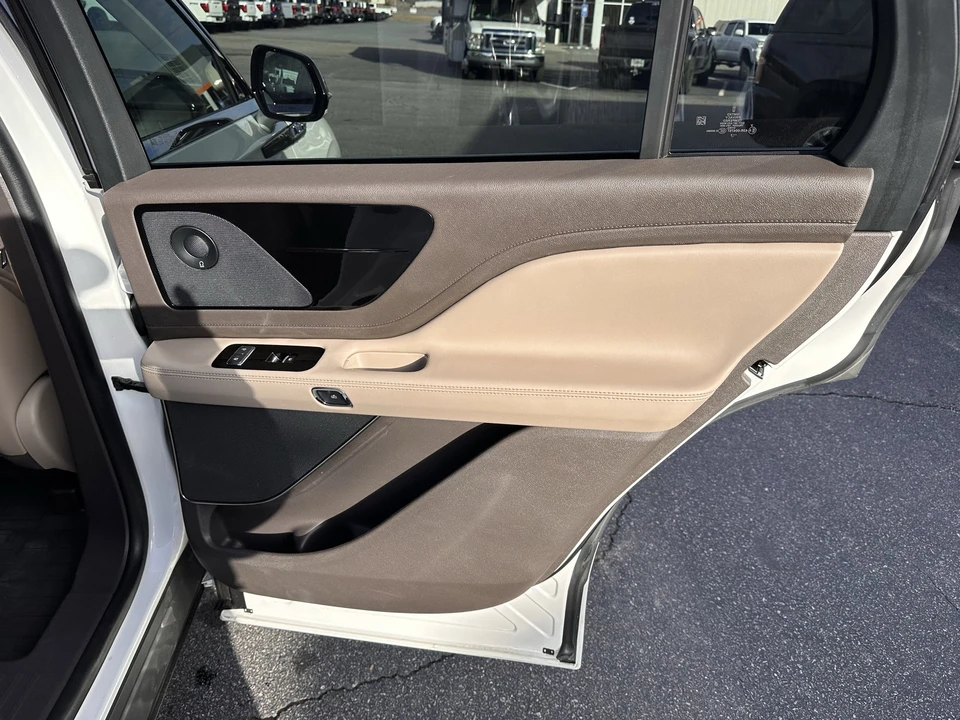 2023 Lincoln Aviator 2nd Gen - Image 15 of 21