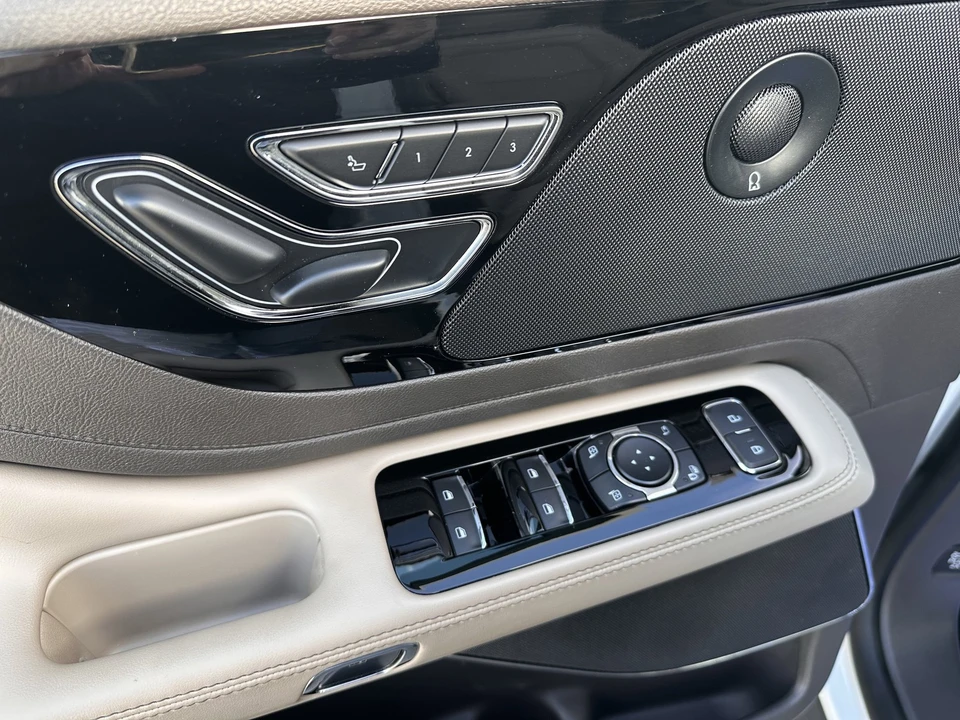 2023 Lincoln Aviator 2nd Gen - Image 18 of 21