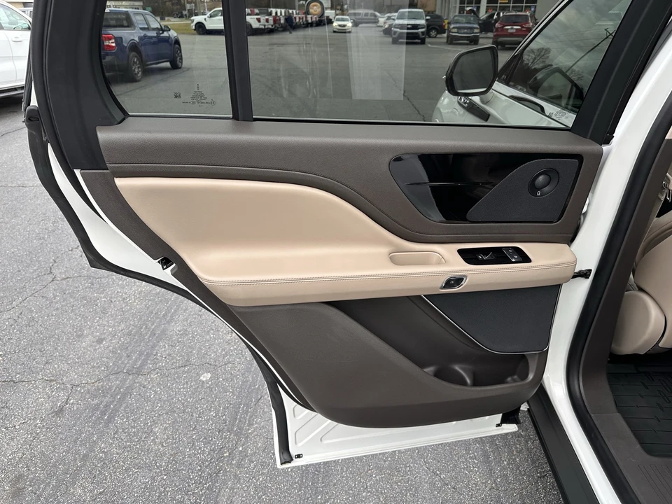 2023 Lincoln Aviator 2nd Gen - Image 11 of 12