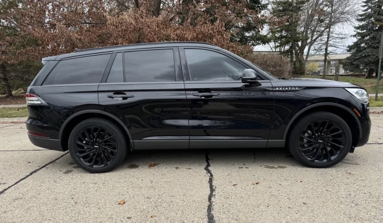 2023 Lincoln Aviator 2nd Gen - Image 2 of 12