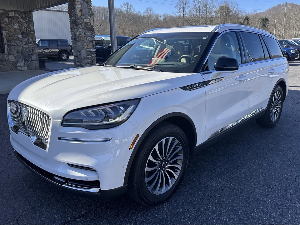 2023 Lincoln Aviator 2nd Gen - Image 2 of 12