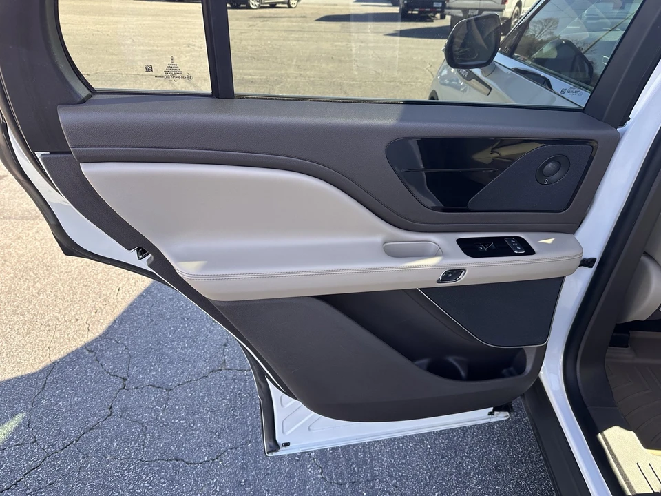 2023 Lincoln Aviator 2nd Gen - Image 11 of 12