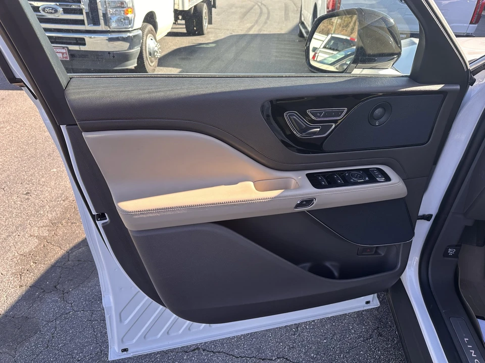 2023 Lincoln Aviator 2nd Gen - Image 9 of 12