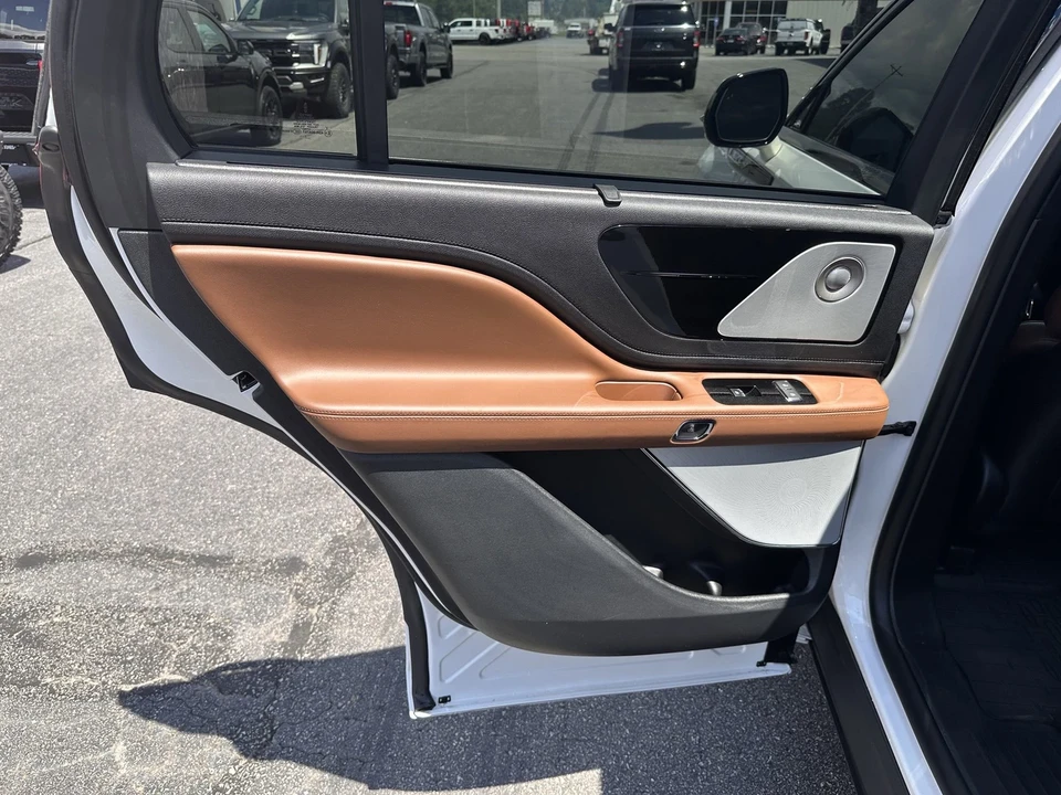 2023 Lincoln Aviator 2nd Gen - Image 11 of 21