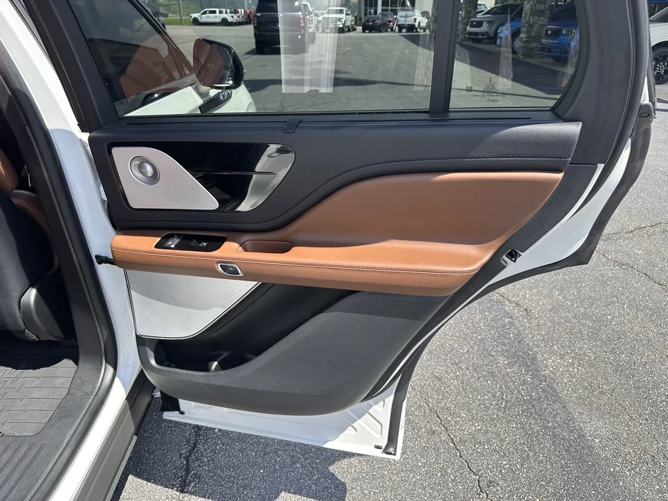 2023 Lincoln Aviator 2nd Gen - Image 16 of 21