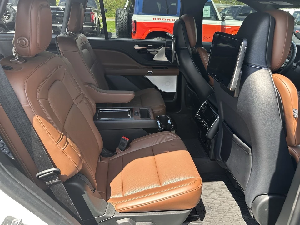 2023 Lincoln Aviator 2nd Gen - Image 17 of 21
