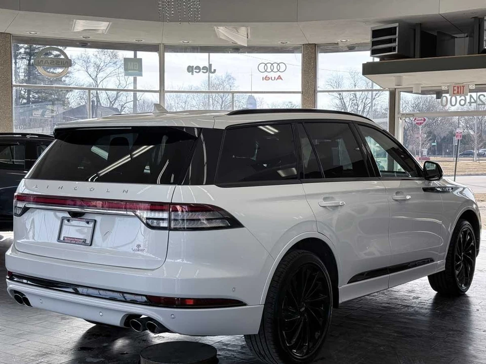 2023 Lincoln Aviator 2nd Gen - Image 9 of 12