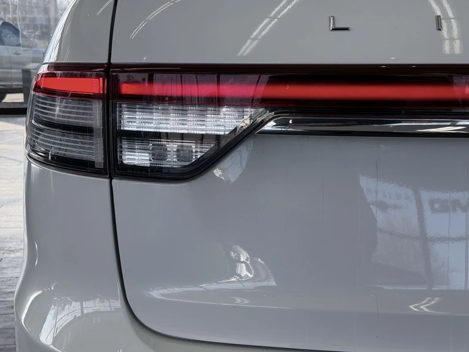 2023 Lincoln Aviator 2nd Gen - Image 16 of 21