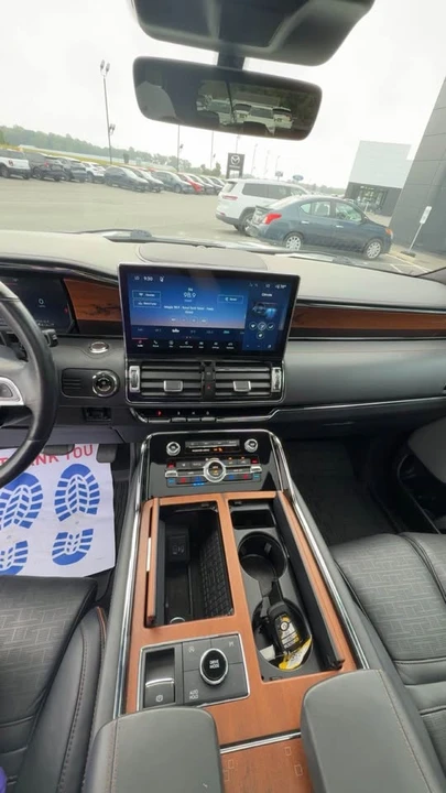 2023 Lincoln Continental - Image 8 of 17