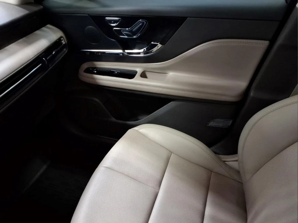 2023 Lincoln Corsair - Image 21 of 25