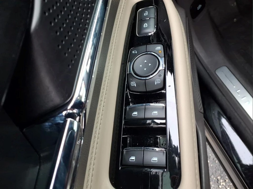 2023 Lincoln Corsair - Image 15 of 21