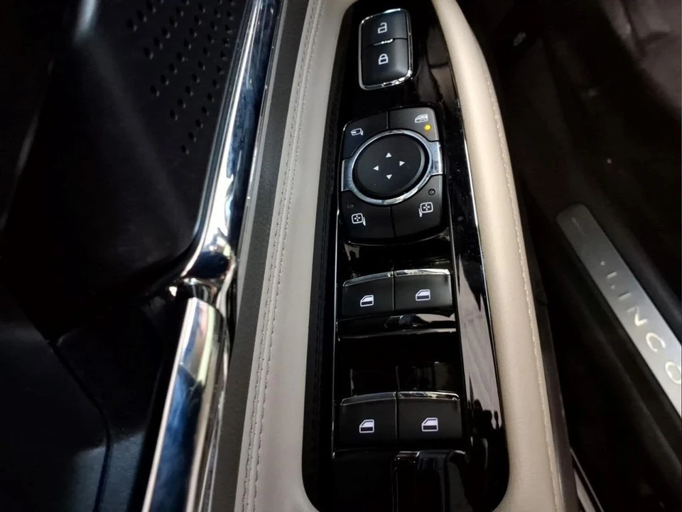 2023 Lincoln Corsair - Image 14 of 25