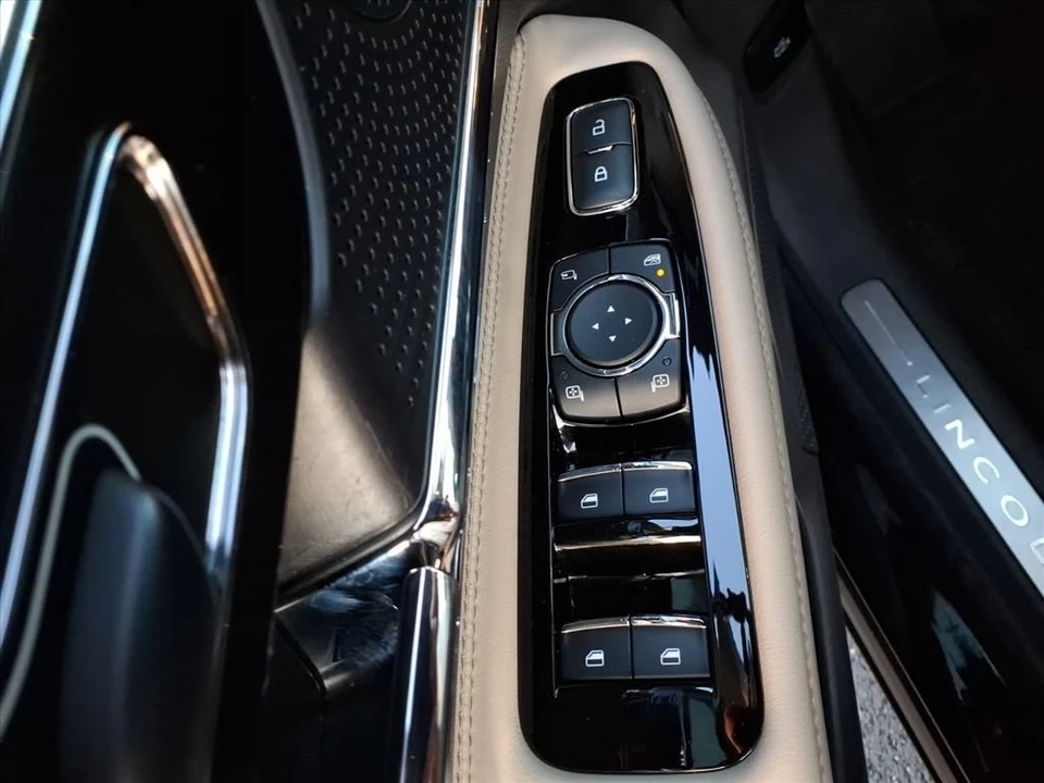 2023 Lincoln Corsair - Image 15 of 21