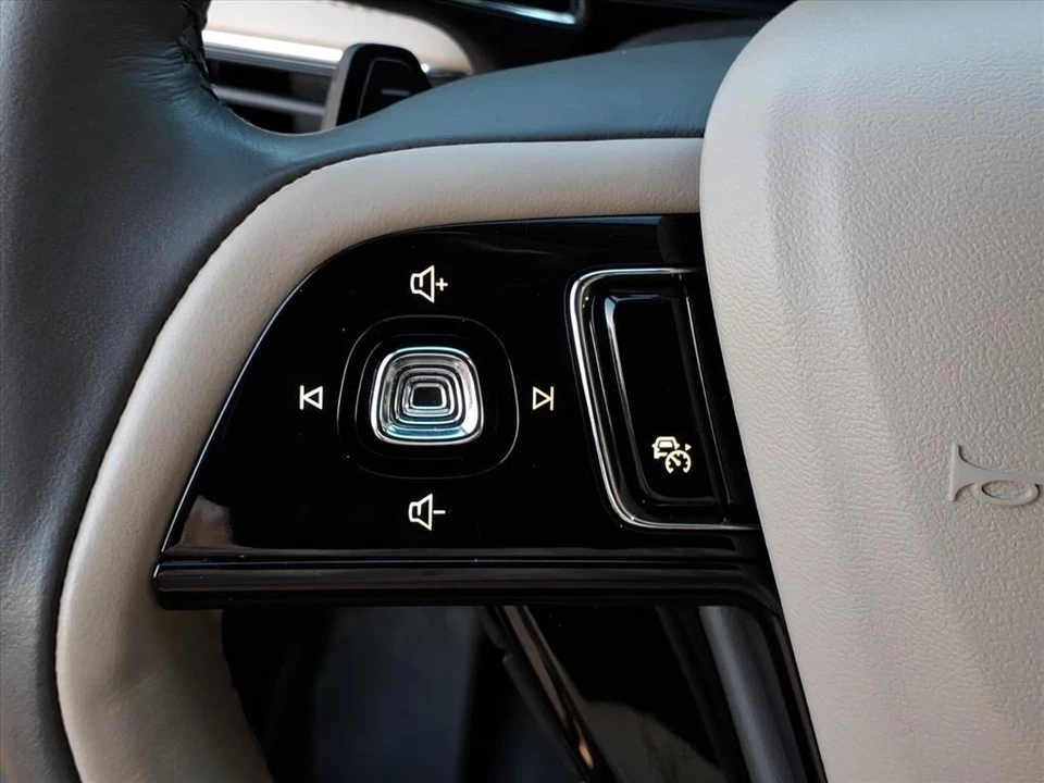 2023 Lincoln Corsair - Image 18 of 21