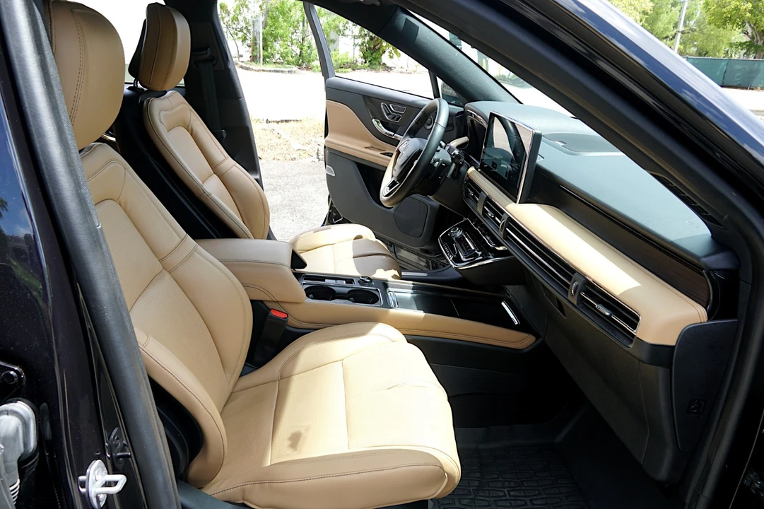 2023 Lincoln Corsair - Image 28 of 31