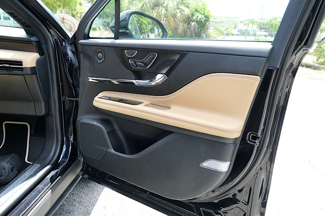 2023 Lincoln Corsair - Image 29 of 31