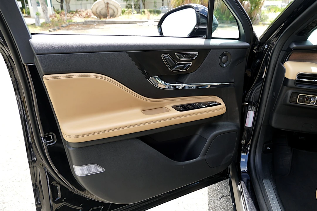 2023 Lincoln Corsair - Image 23 of 31