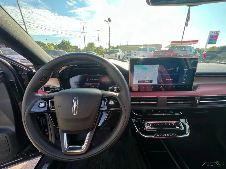 2023 Lincoln Corsair - Image 18 of 21