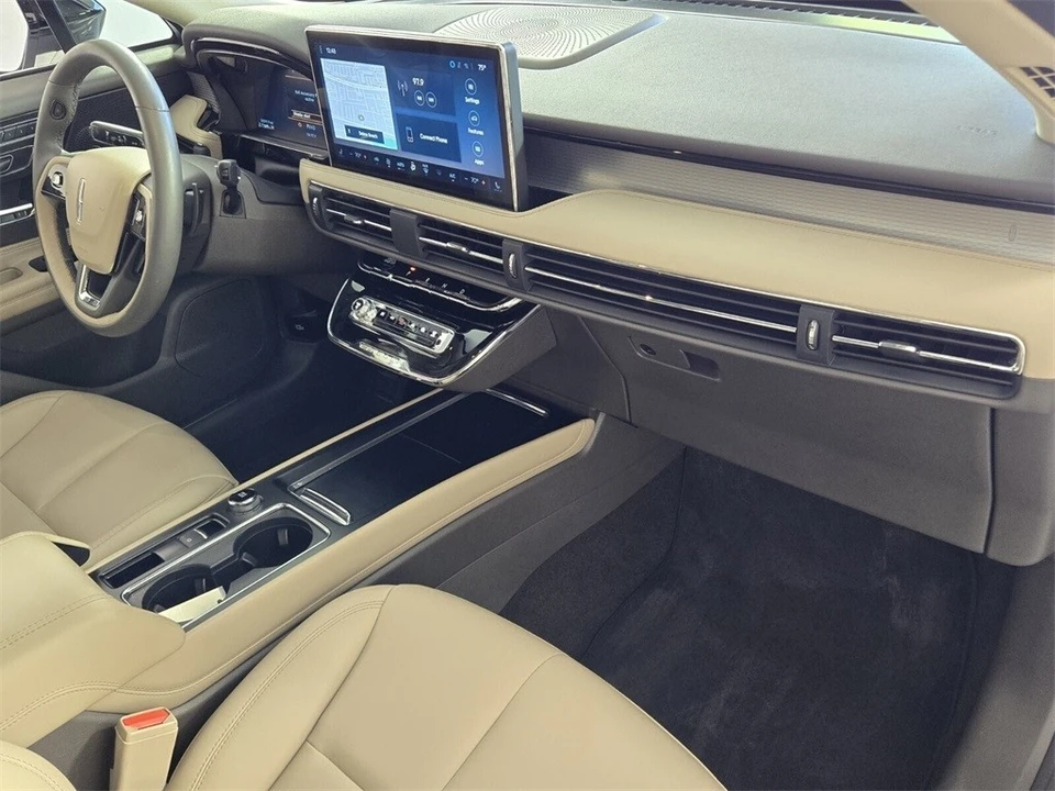 2023 Lincoln Corsair - Image 13 of 21