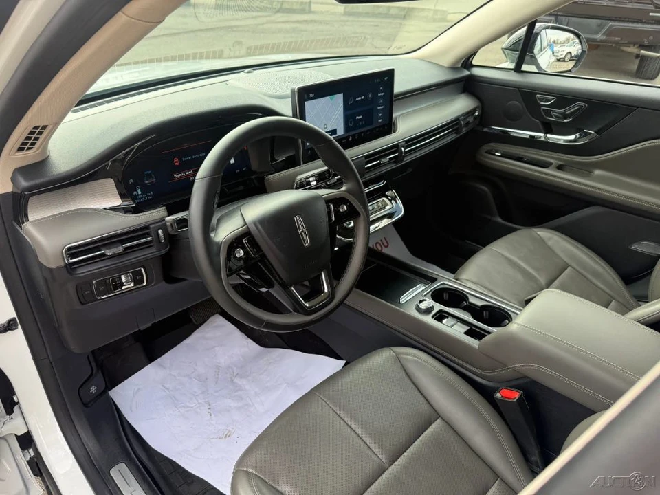 2023 Lincoln Corsair - Image 16 of 21