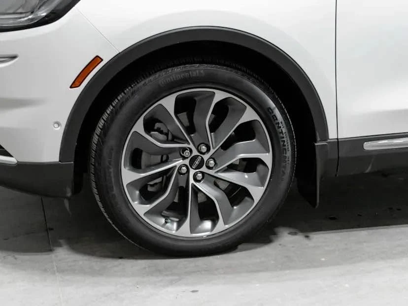 2023 Lincoln Nautilus - Image 5 of 19