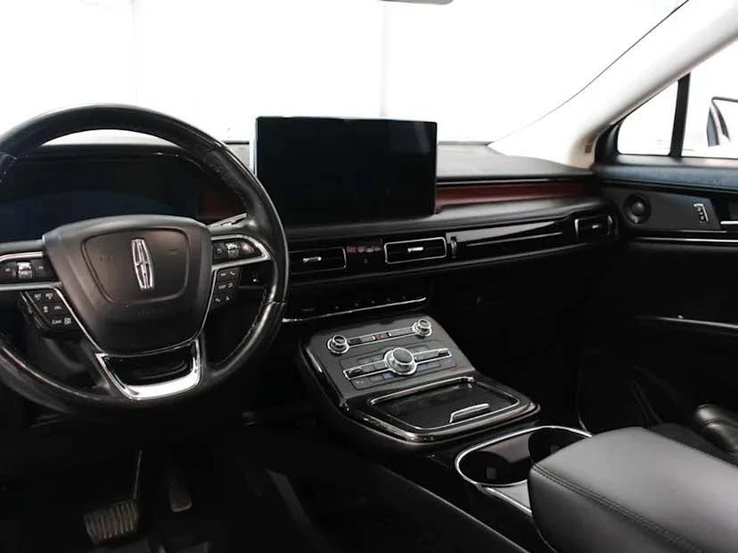 2023 Lincoln Nautilus - Image 15 of 19