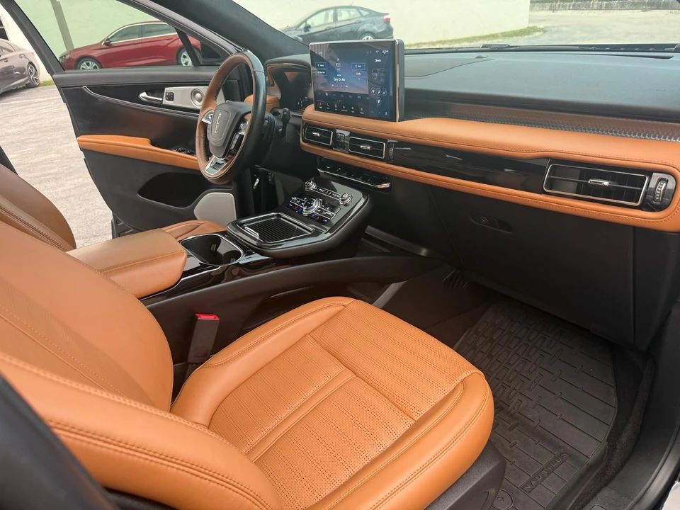 2023 Lincoln Nautilus - Image 13 of 24