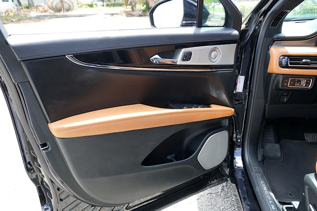 2023 Lincoln Nautilus - Image 26 of 31