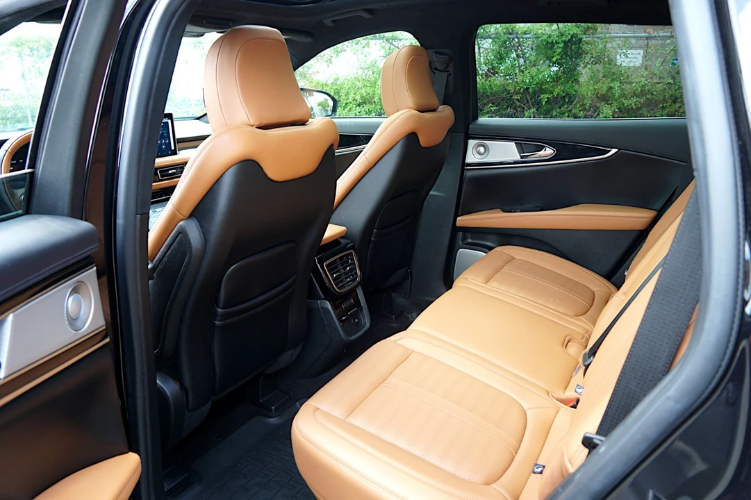 2023 Lincoln Nautilus - Image 21 of 31