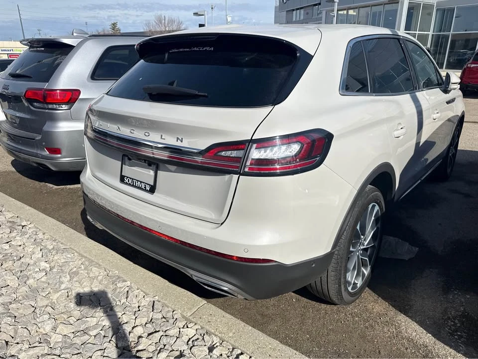 2023 Lincoln Nautilus - Image 2 of 2