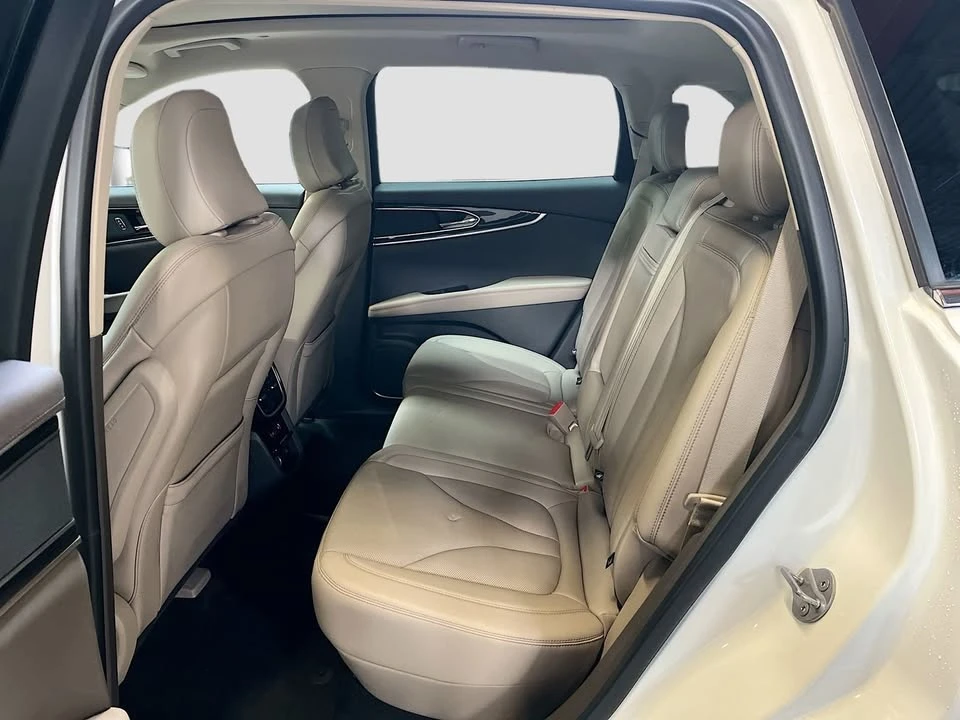 2023 Lincoln Nautilus - Image 14 of 18