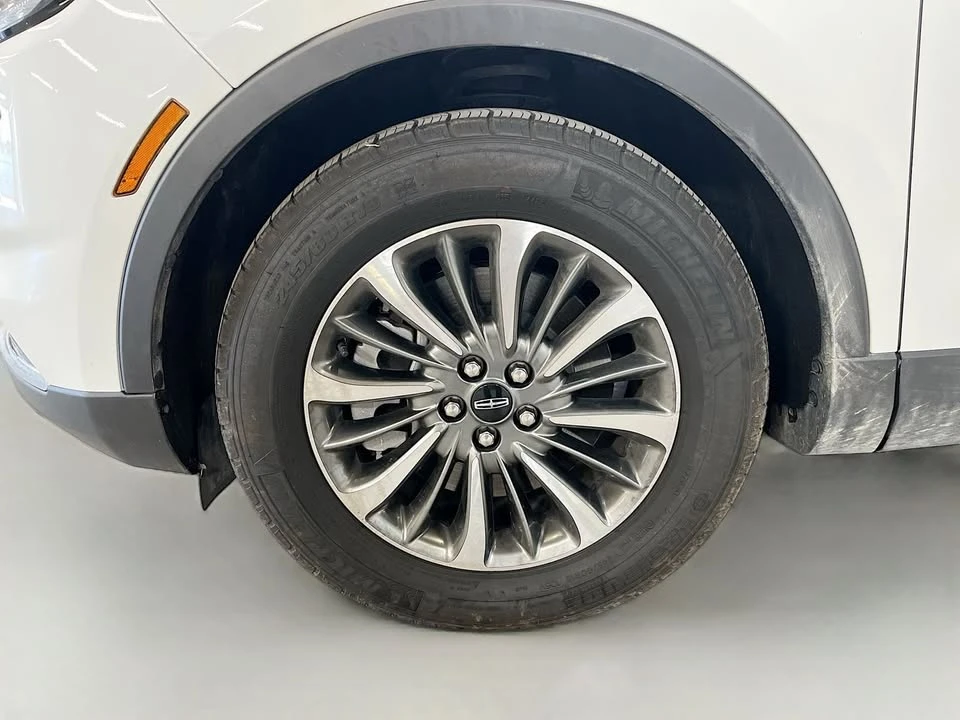 2023 Lincoln Nautilus - Image 17 of 18