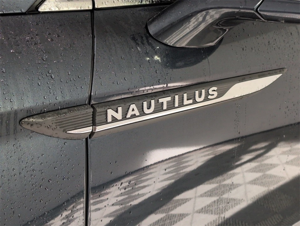 2023 Lincoln Nautilus - Image 5 of 12