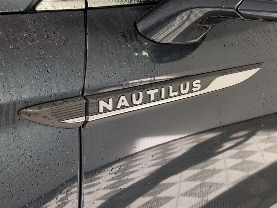 2023 Lincoln Nautilus - Image 5 of 12