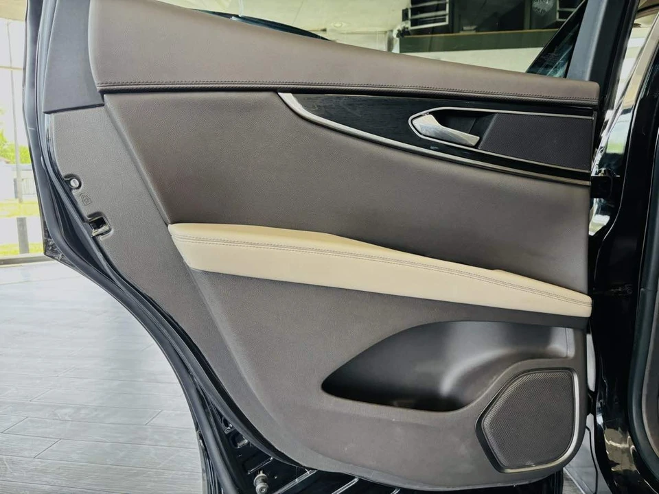 2023 Lincoln Nautilus - Image 30 of 31