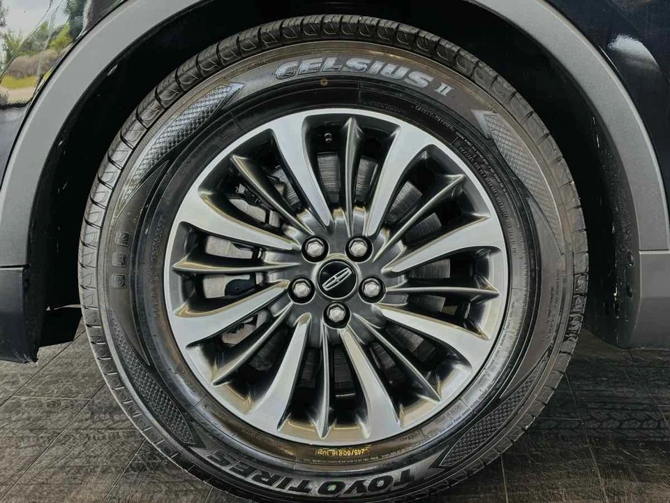 2023 Lincoln Nautilus - Image 28 of 31