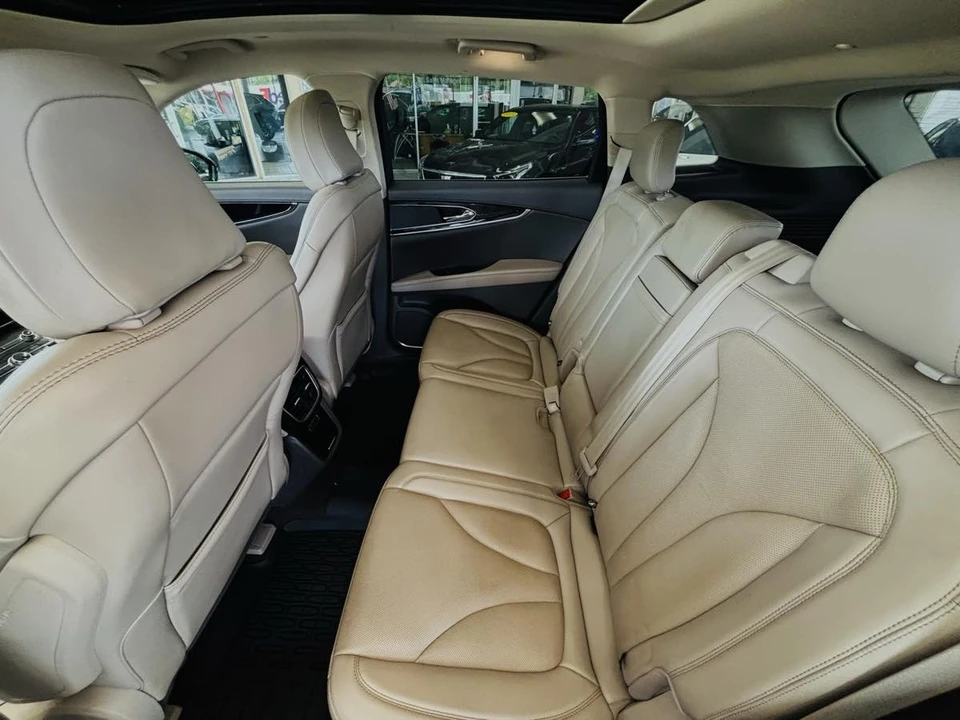 2023 Lincoln Nautilus - Image 29 of 31