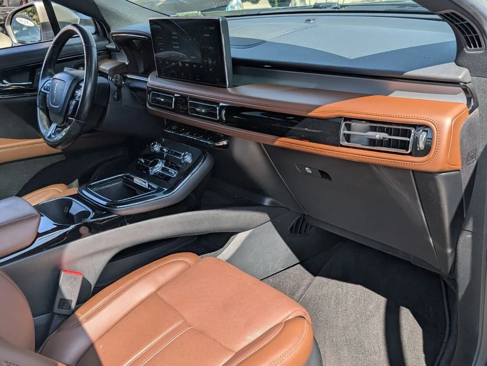 2023 Lincoln Nautilus - Image 16 of 21