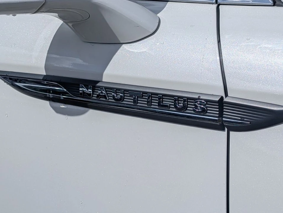 2023 Lincoln Nautilus - Image 10 of 21