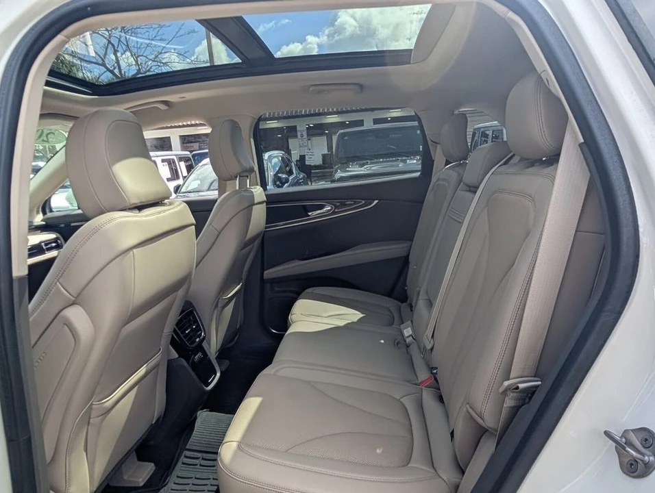 2023 Lincoln Nautilus - Image 13 of 21