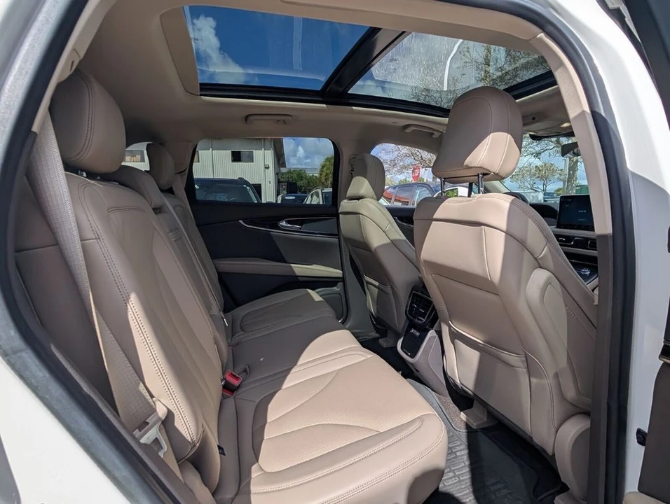 2023 Lincoln Nautilus - Image 16 of 21