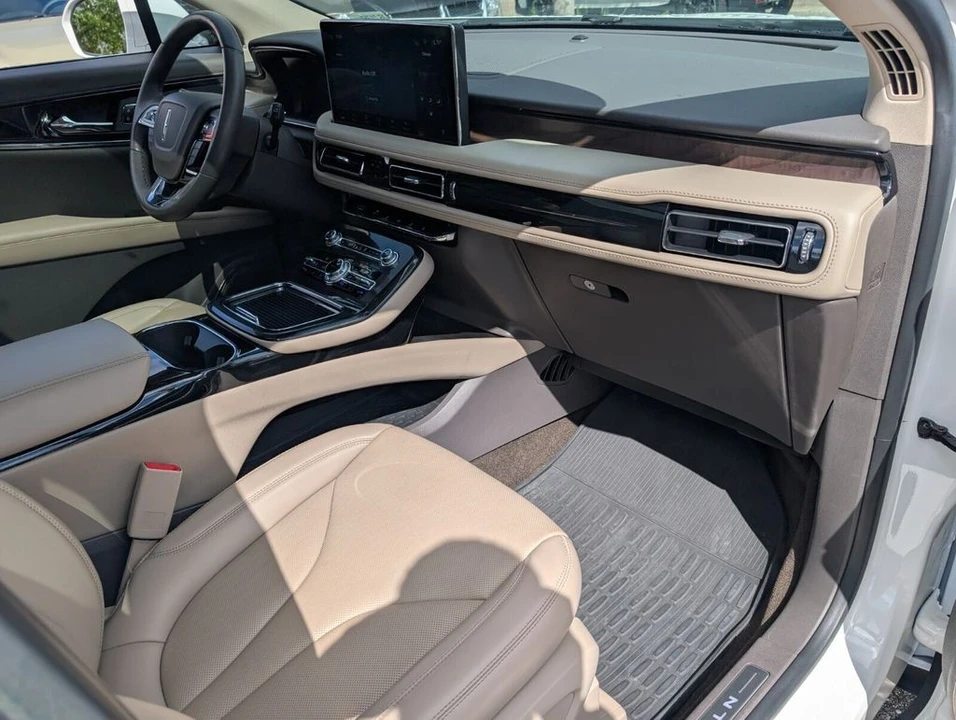 2023 Lincoln Nautilus - Image 17 of 21
