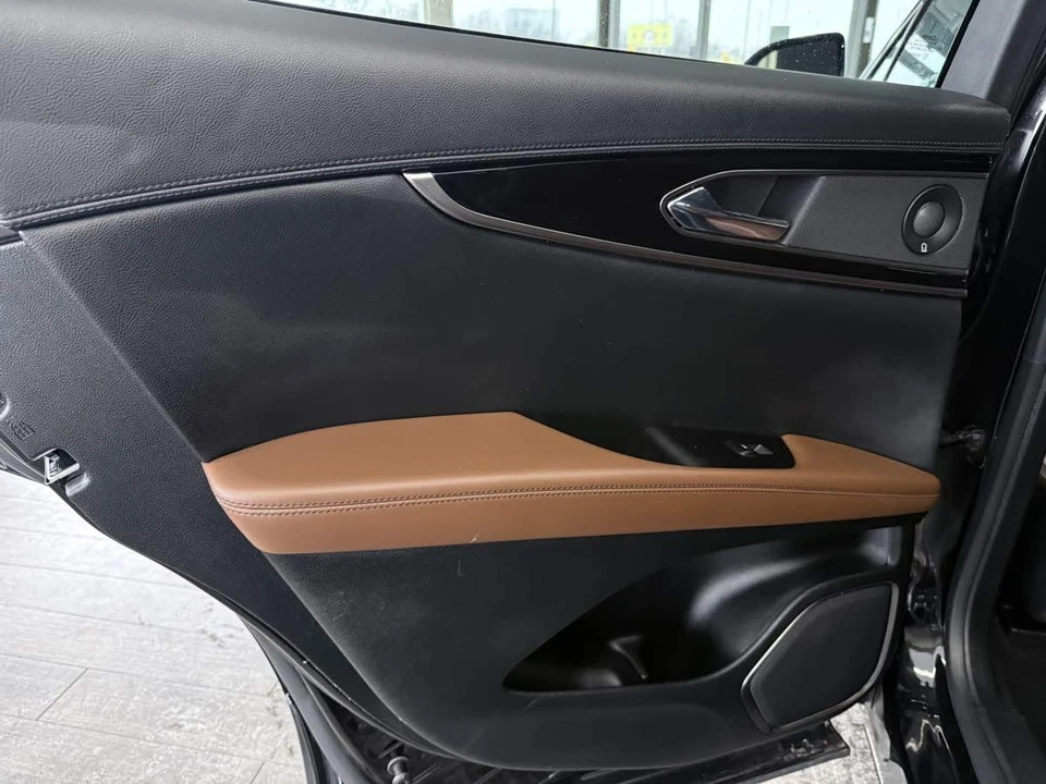 2023 Lincoln Nautilus - Image 27 of 31