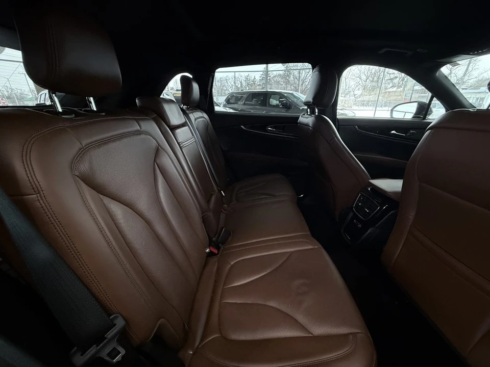 2023 Lincoln Nautilus - Image 28 of 31